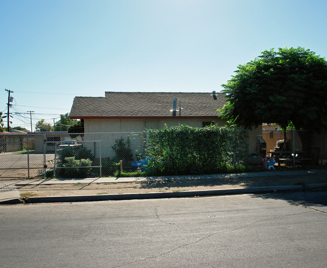 421 S Recreation Ave in Fresno, CA - Foto de edificio - Building Photo