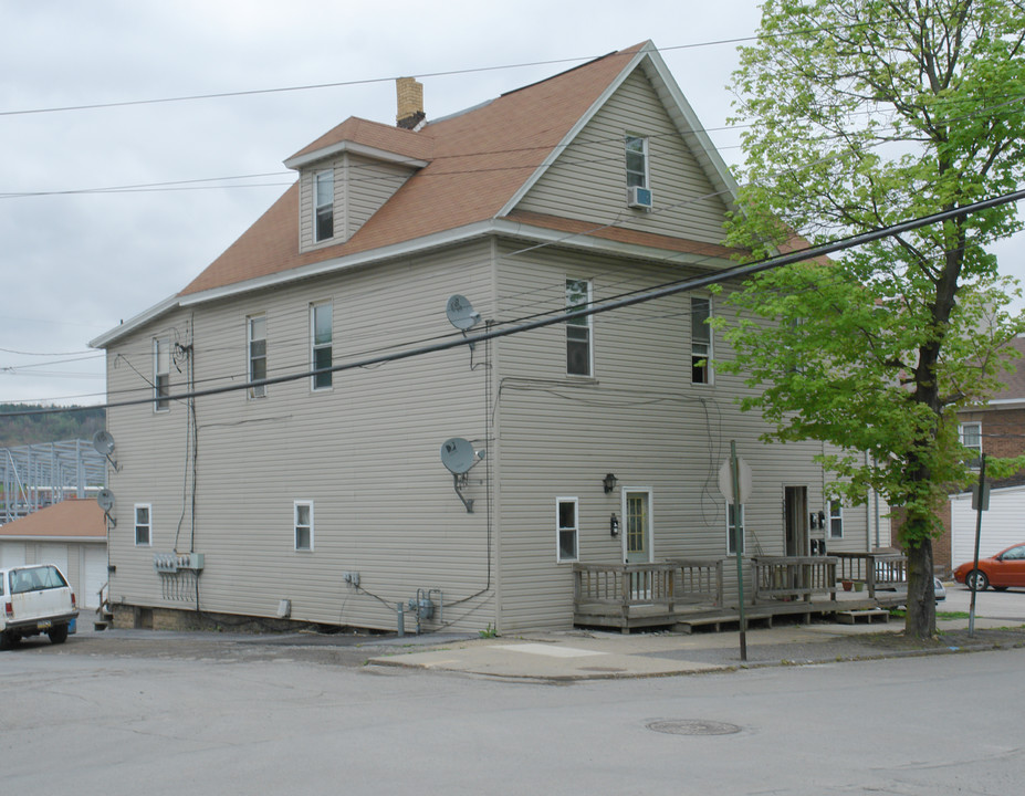 802-806 Daisy St in Clearfield, PA - Building Photo