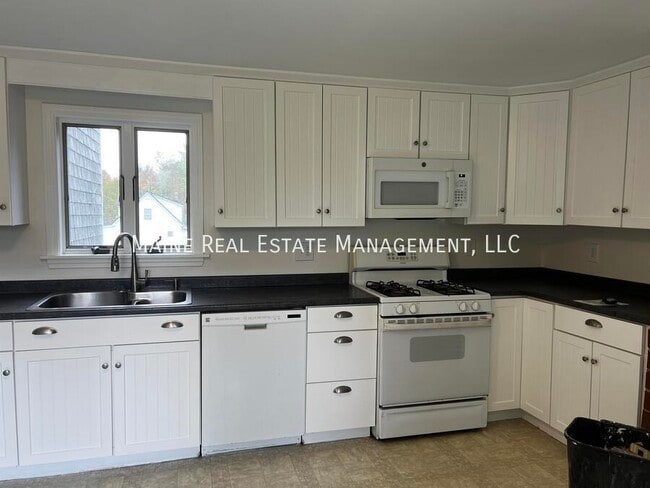248 Plymouth Rd in Etna, ME - Building Photo - Building Photo