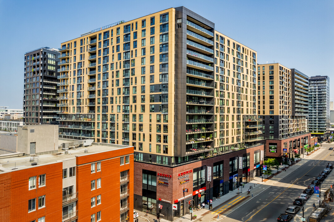 District Griffin in Montréal, QC - Building Photo