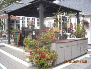 170 Mill Plain Rd, Unit Apt in Branford, CT - Foto de edificio - Building Photo