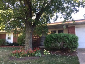 9811 E 24th St in Indianapolis, IN - Building Photo