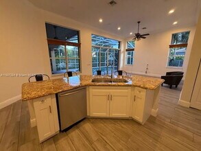 1825 Victoria Pointe Cir in Weston, FL - Building Photo - Building Photo