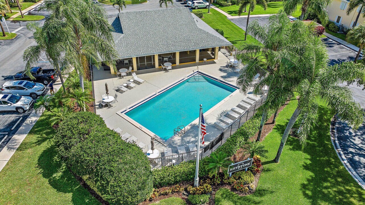 1002 Keystone Dr in Jupiter, FL - Building Photo