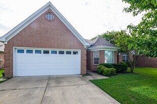 8408 Cross Point Dr in Olive Branch, MS - Building Photo