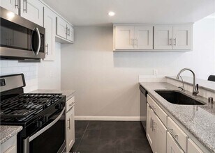 315 W Alameda Ave in Burbank, CA - Building Photo - Building Photo