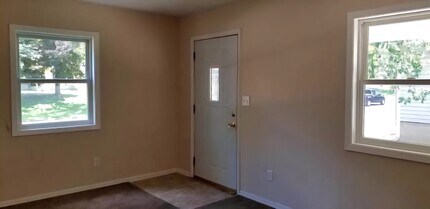 609 11th St S, Unit 1 in Hudson, WI - Foto de edificio - Building Photo