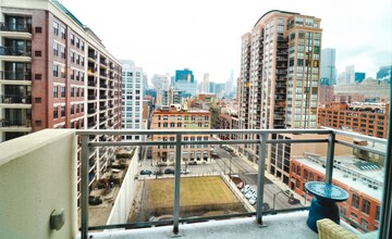 697 N Kingsbury St in Chicago, IL - Building Photo - Building Photo