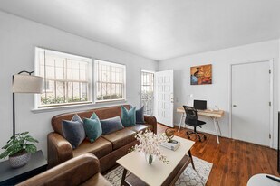 11053 Venice Blvd in Los Angeles, CA - Building Photo