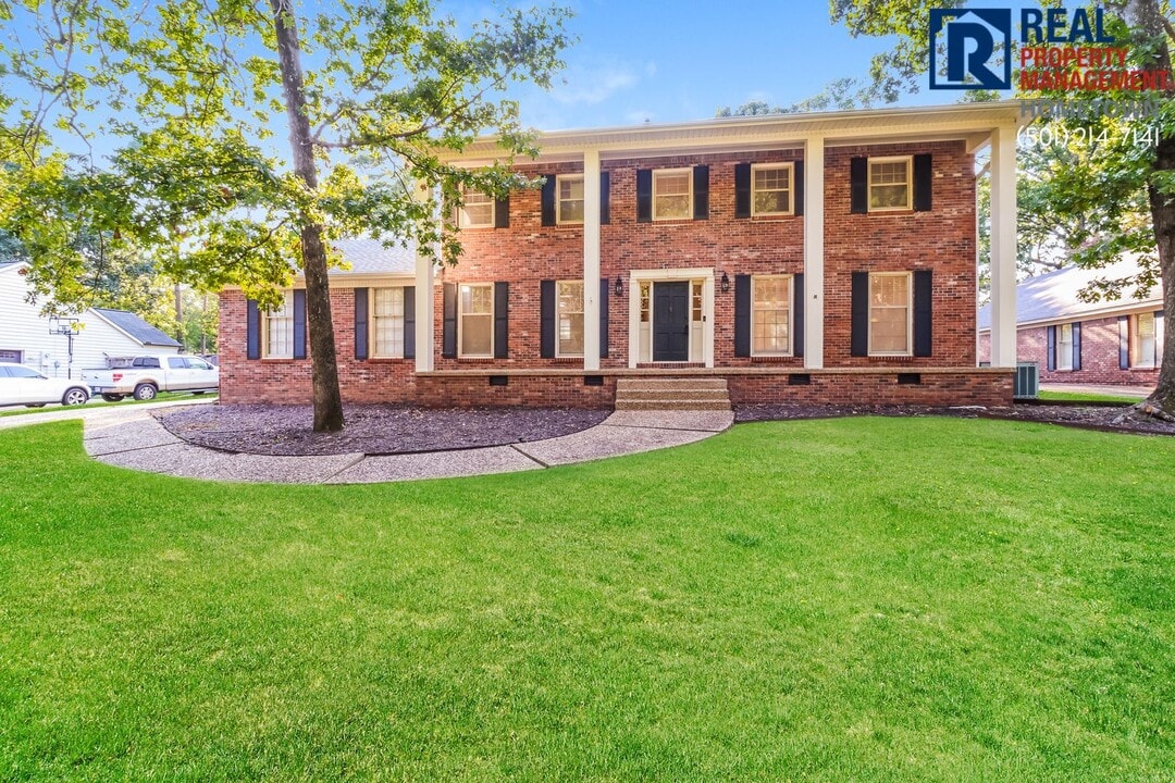 130 Valley Club Cir in Little Rock, AR - Building Photo