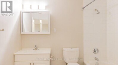 1061 Seneca Ave in Mississauga, ON - Building Photo - Building Photo