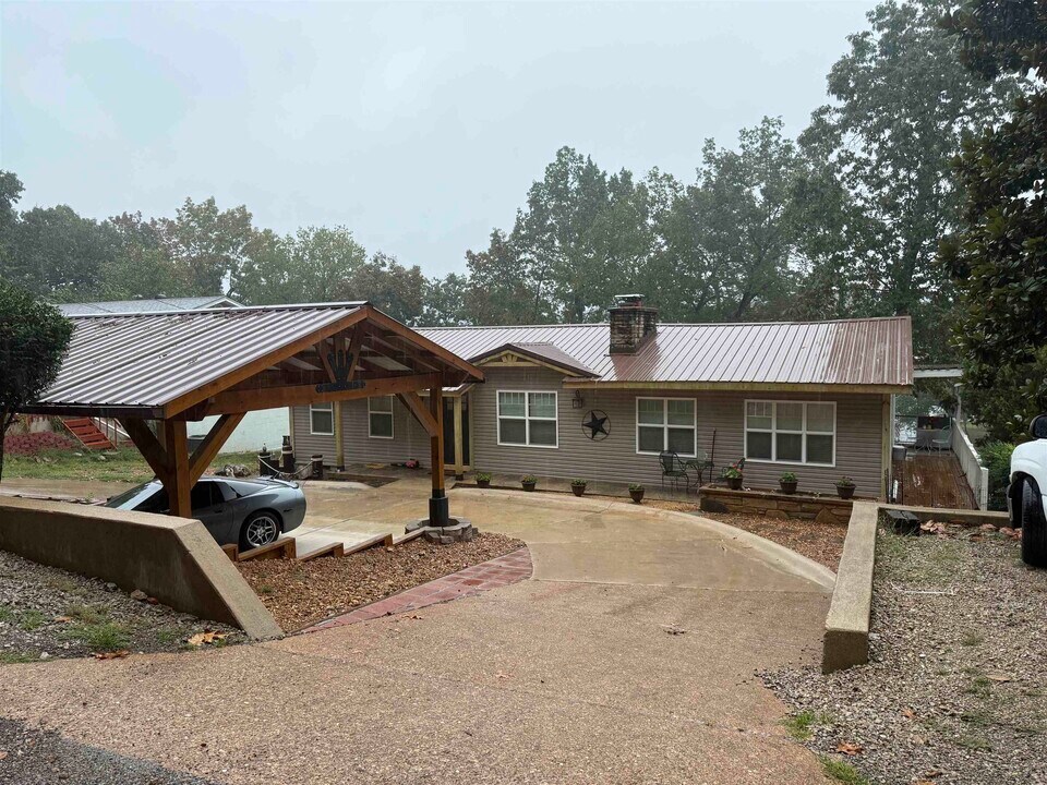 129 W Lakeshore Dr in Cherokee Village, AR - Building Photo