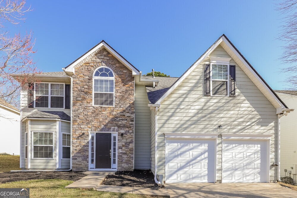675 Moonlight Way in Suwanee, GA - Building Photo