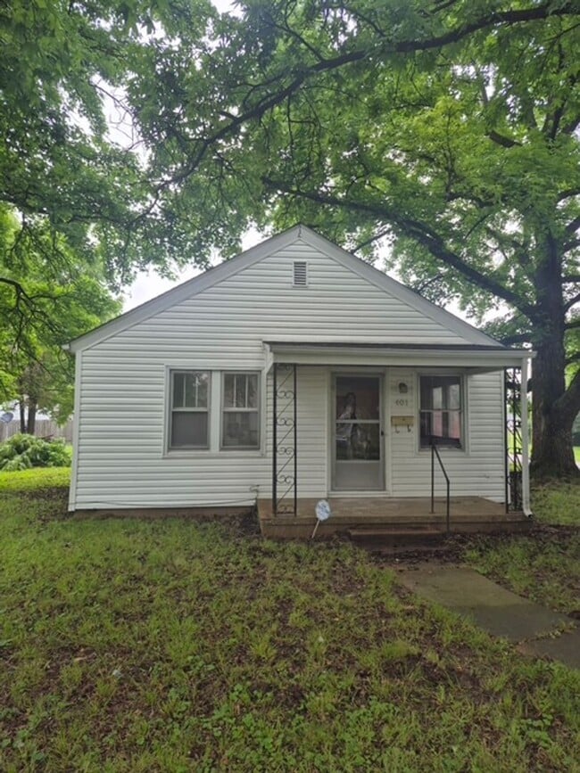 property at 401 W 5th St