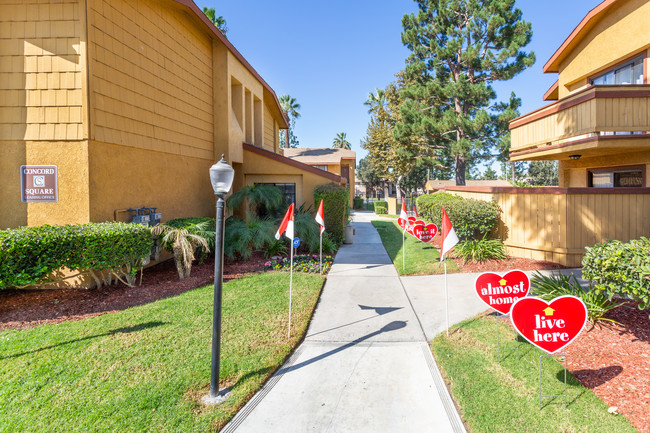 Concord Square Apartments in Riverside, CA - Foto de edificio - Building Photo