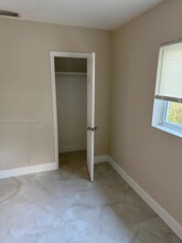 1021 NW 25th Way in Fort Lauderdale, FL - Building Photo - Building Photo