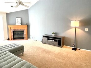 20 Ashburn Ct in Schaumburg, IL - Building Photo - Building Photo