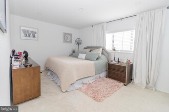 7855 Enola St-Unit -2 in McLean, VA - Building Photo - Building Photo