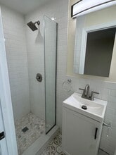 566 Newark Ave, Unit 2 in Jersey City, NJ - Building Photo - Building Photo