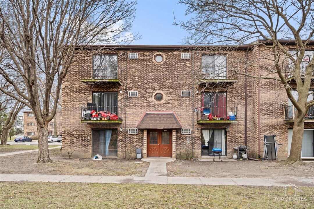1548 Norway Ln in Palatine, IL - Building Photo