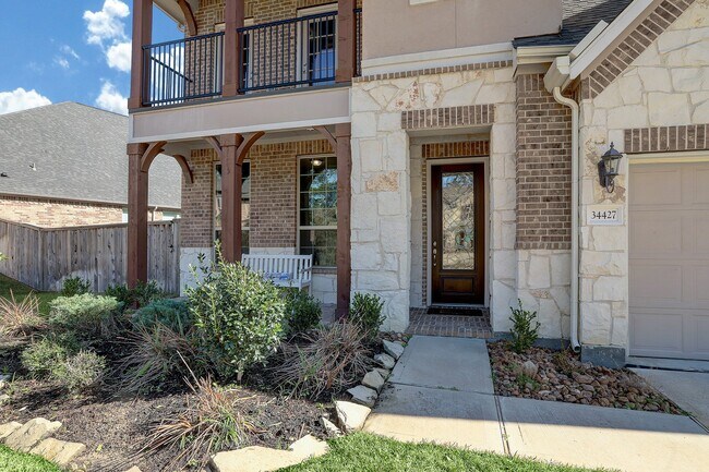 34427 Spring Creek Cir in Pinehurst, TX - Building Photo - Building Photo