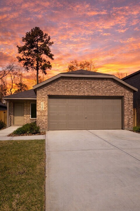 1646 Golden Iris Dr in Crosby, TX - Building Photo