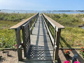 14 Oak St in Stonington, CT - Building Photo - Building Photo