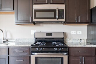 1525 W Addison St in Chicago, IL - Building Photo - Building Photo