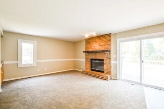 1707 Jennifer Ln in McHenry, IL - Building Photo - Building Photo