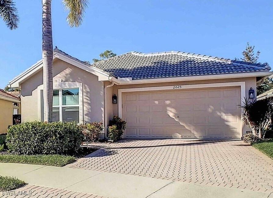 2025 Painted Palm Dr in Naples, FL - Building Photo