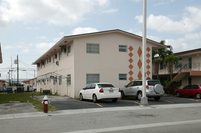 138 W 26th St in Hialeah, FL - Building Photo - Building Photo