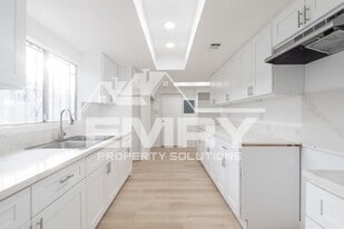 6221 Fishburn Ave in Bell, CA - Building Photo