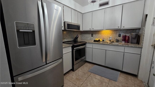 8401 N Atlantic Ave, Unit 8 in Cape Canaveral, FL - Building Photo - Building Photo