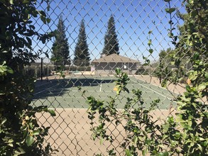 Camelot West in Fresno, CA - Building Photo - Building Photo