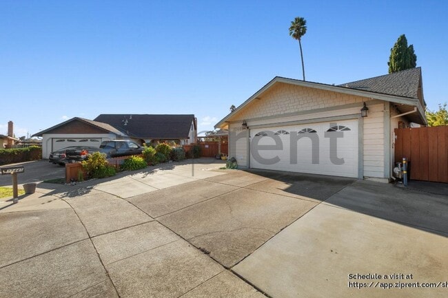 32445 Lake Barlee Ln in Fremont, CA - Building Photo - Building Photo