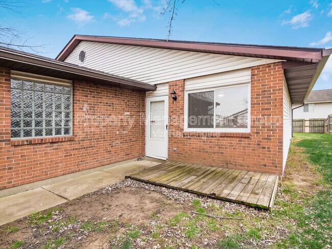 2743 Charles Dr in Grove City, OH - Foto de edificio - Building Photo