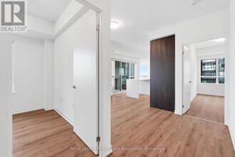 395 Dundas St W in Oakville, ON - Building Photo - Building Photo