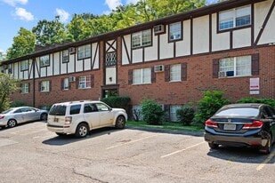 The Woods at Wyoming in Cincinnati, OH - Building Photo