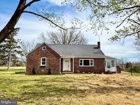 330 Gilbertsville Rd in Gilbertsville, PA - Building Photo