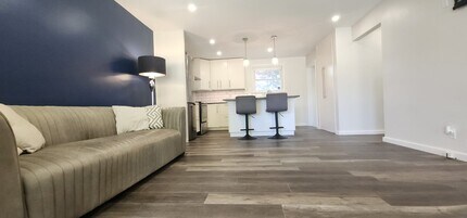 RENOVATED HOME IN EAST LONDON WITH HUGE FENCED YARD-DECK in London, ON - Building Photo - Building Photo