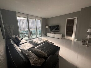 3801 S Ocean Dr in Hollywood, FL - Building Photo - Building Photo