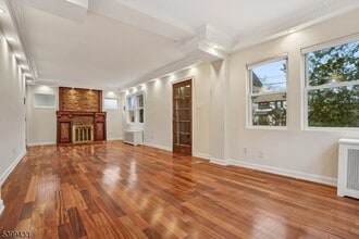 80 Locust Ave in Millburn, NJ - Building Photo - Building Photo