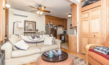 145 Charles St, Unit 1 in Boston, MA - Foto de edificio - Building Photo