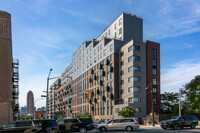 Hunters Landing in Long Island City, NY - Foto de edificio - Primary Photo