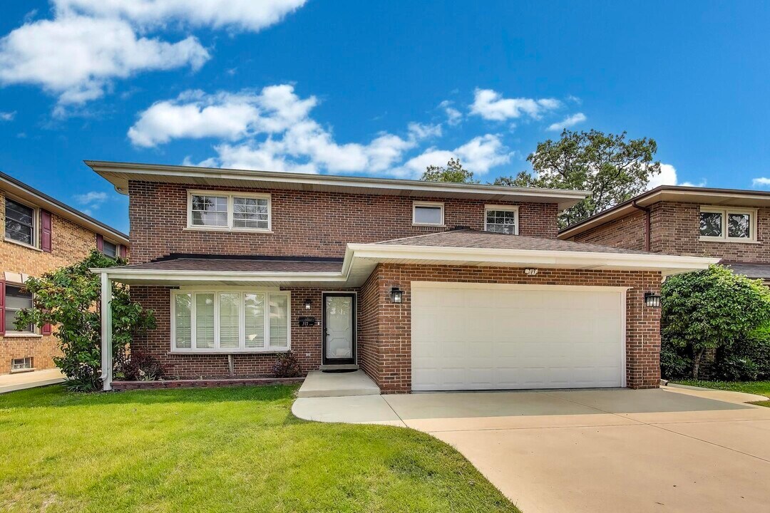 317 N Dee Rd in Park Ridge, IL - Building Photo