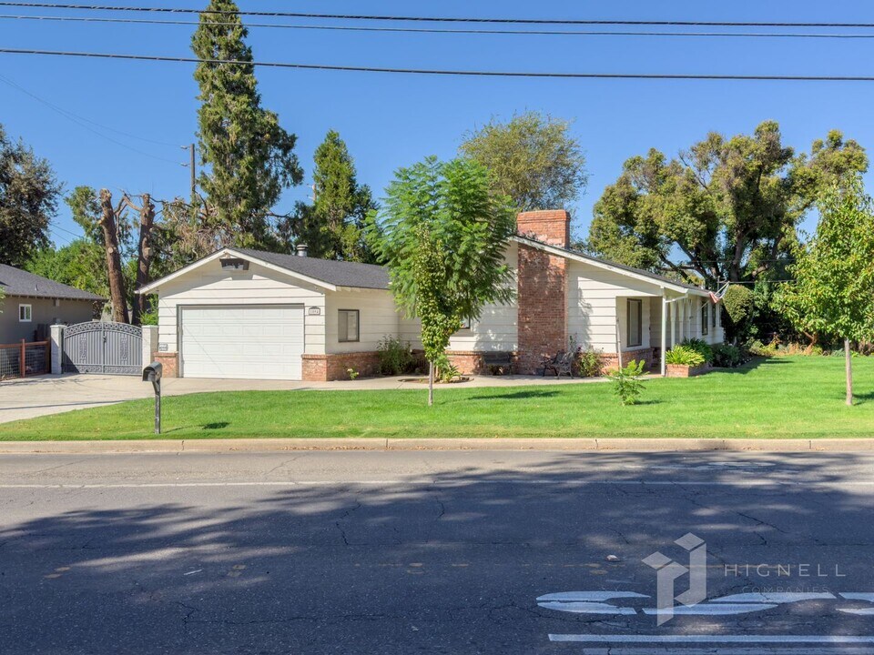 1094 Manzanita Ave in Chico, CA - Building Photo