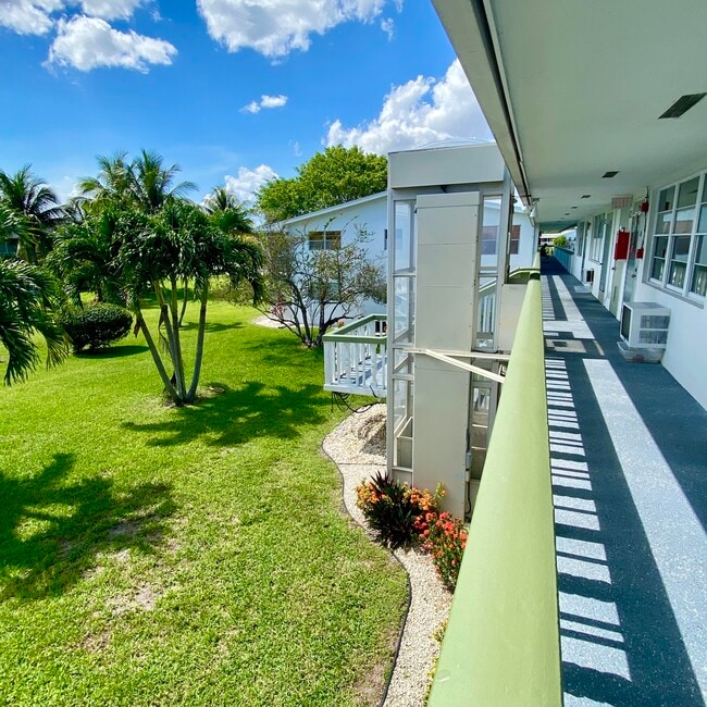 397 Markham R in Deerfield Beach, FL - Building Photo - Building Photo