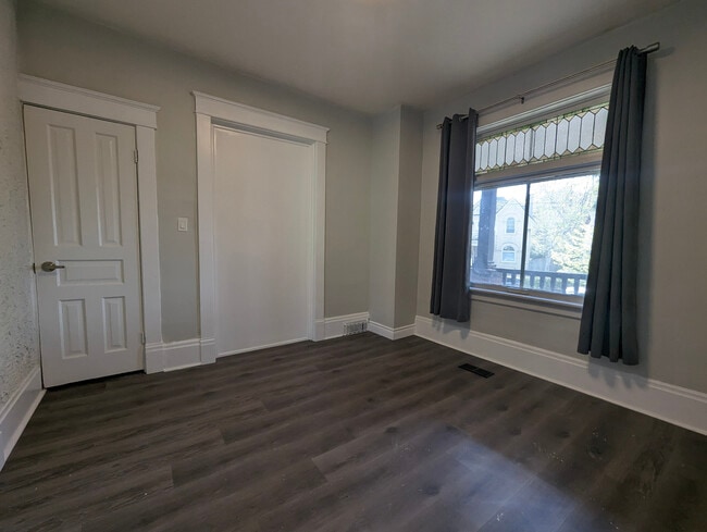 84 Ahrens St W in Kitchener, ON - Building Photo - Building Photo