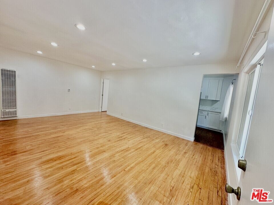 1108 S Sherbourne Dr in Los Angeles, CA - Building Photo
