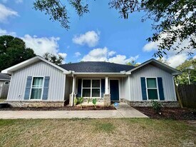 5899 Cedar Tree Dr in Milton, FL - Building Photo